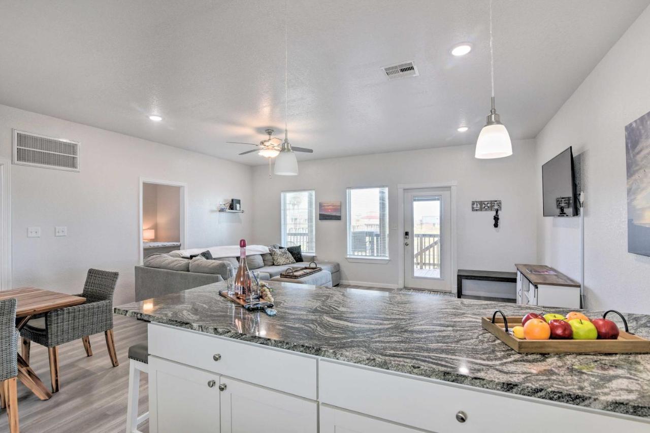 Surfside Beach Retreat With Deck And Ocean Views Εξωτερικό φωτογραφία