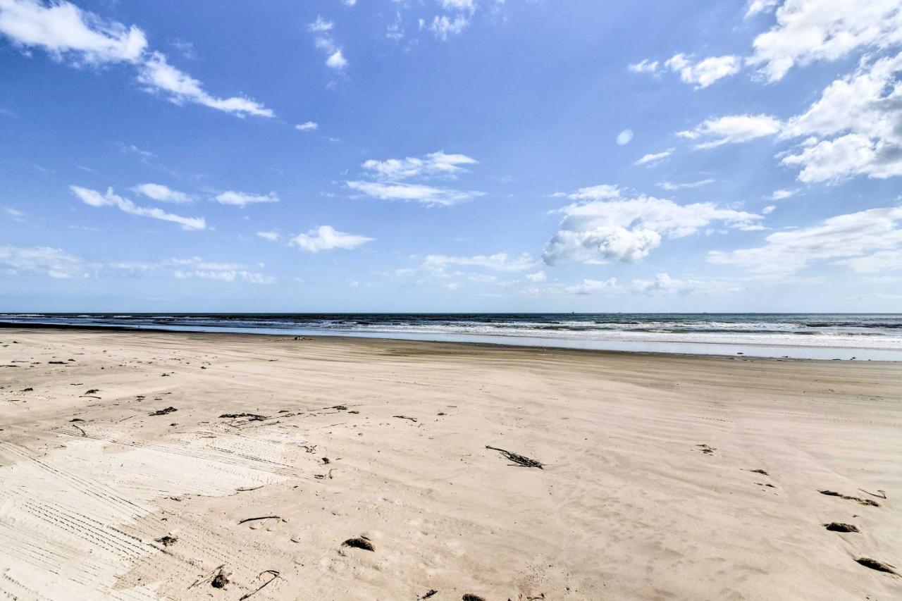 Surfside Beach Retreat With Deck And Ocean Views Εξωτερικό φωτογραφία