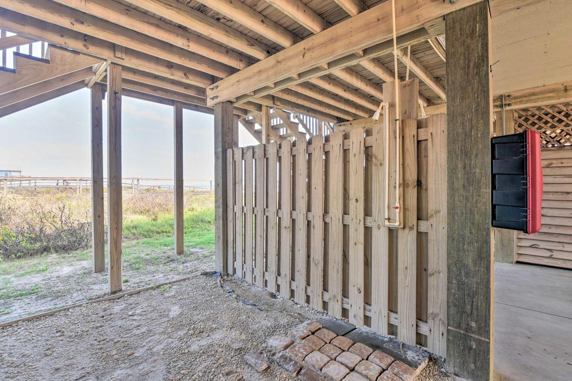 Surfside Beach Retreat With Deck And Ocean Views Εξωτερικό φωτογραφία