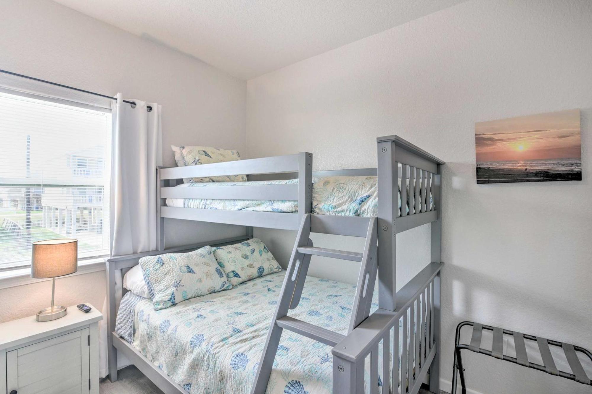 Surfside Beach Retreat With Deck And Ocean Views Εξωτερικό φωτογραφία